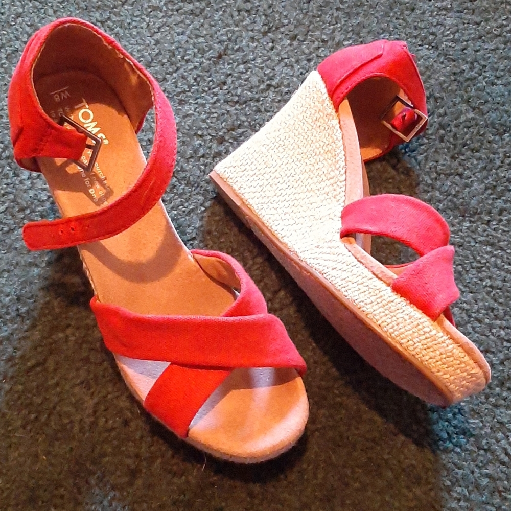 Tom's red wedges